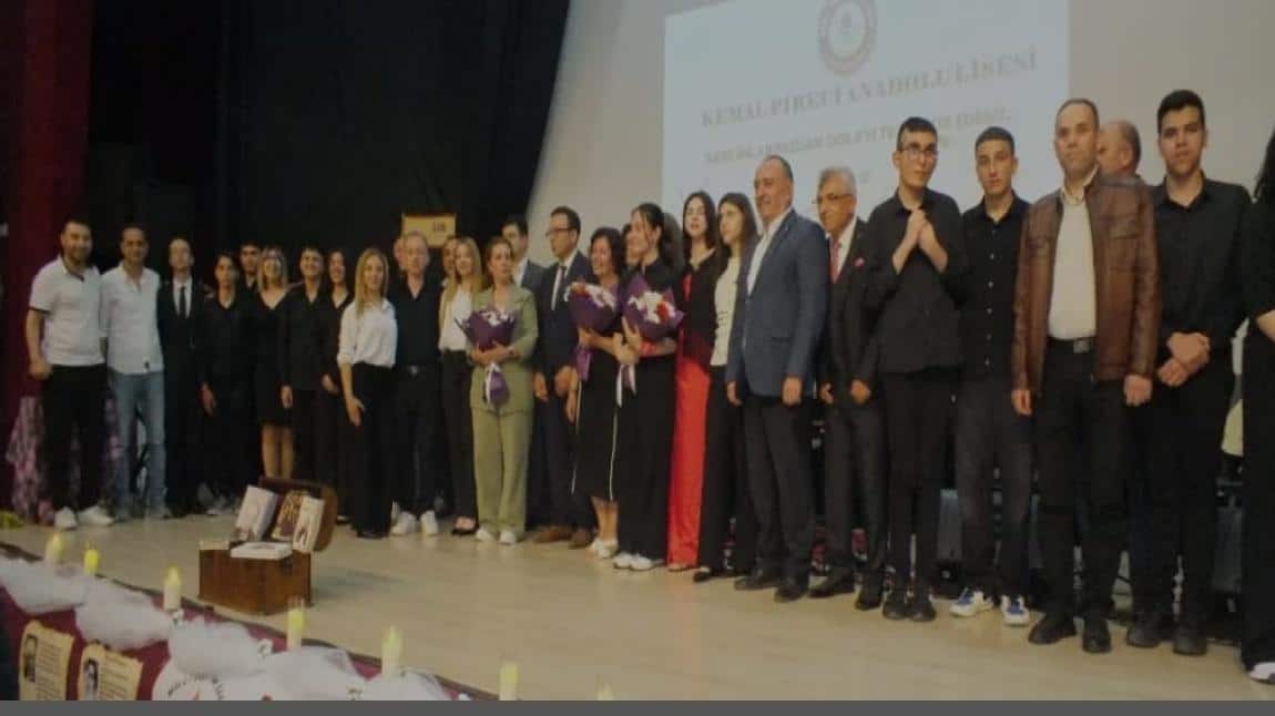 HER NAĞMEDE BİR KADIN, HER DİZEDE BİR SEVDA Geleneksel Şiir ve Müzik Gecemiz Unutulmaz Anlara Sahne Oldu 